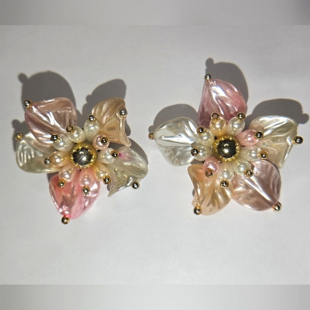 Elegant Floral Pearl Earrings